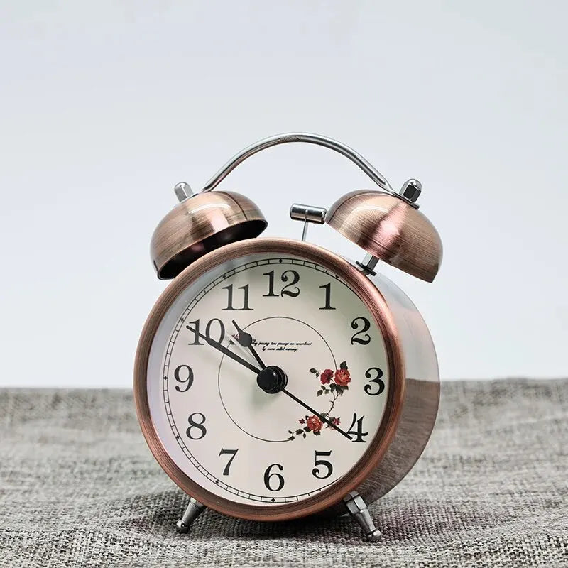 1pc Nordic Retro Metal Alarm Clock, Creative Decoration Table Clock Desktop Minimalist Student Bedroom Luminous Clock